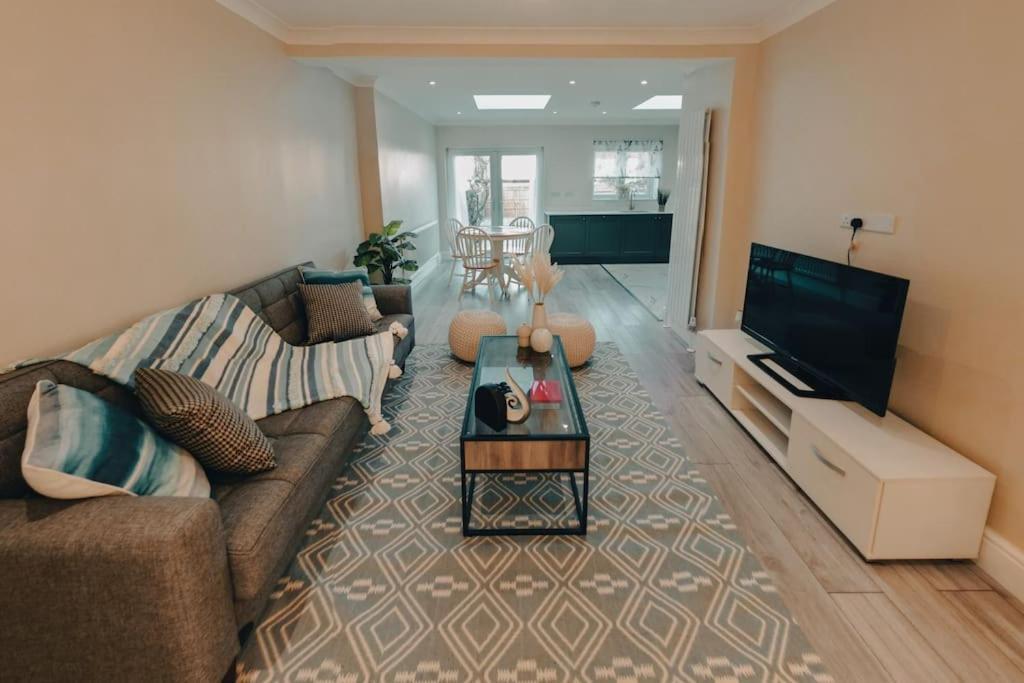 Homely & Peaceful Living Space Morden  Exterior photo